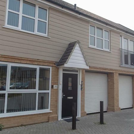 The Coach House - London Heathrow Serviced Apartments Stanwell Dış mekan fotoğraf